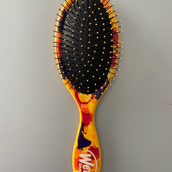 Snow White-Disney Princess Wet Brush Detangler - Picture 2 of 7